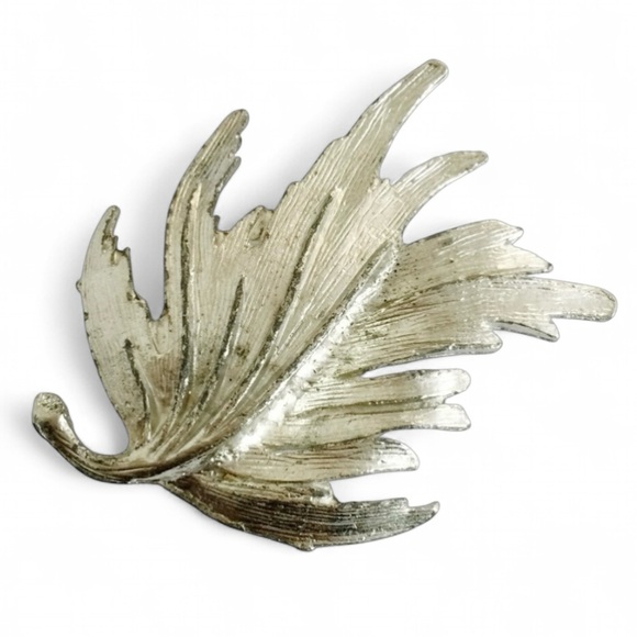 Vintage Mid-Century Silver Leaf Brooch – Detailed & Weighted - Picture 3 of 8